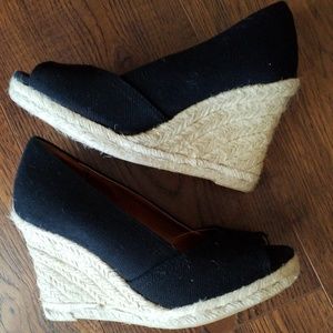 Sonoma black open toed wedges